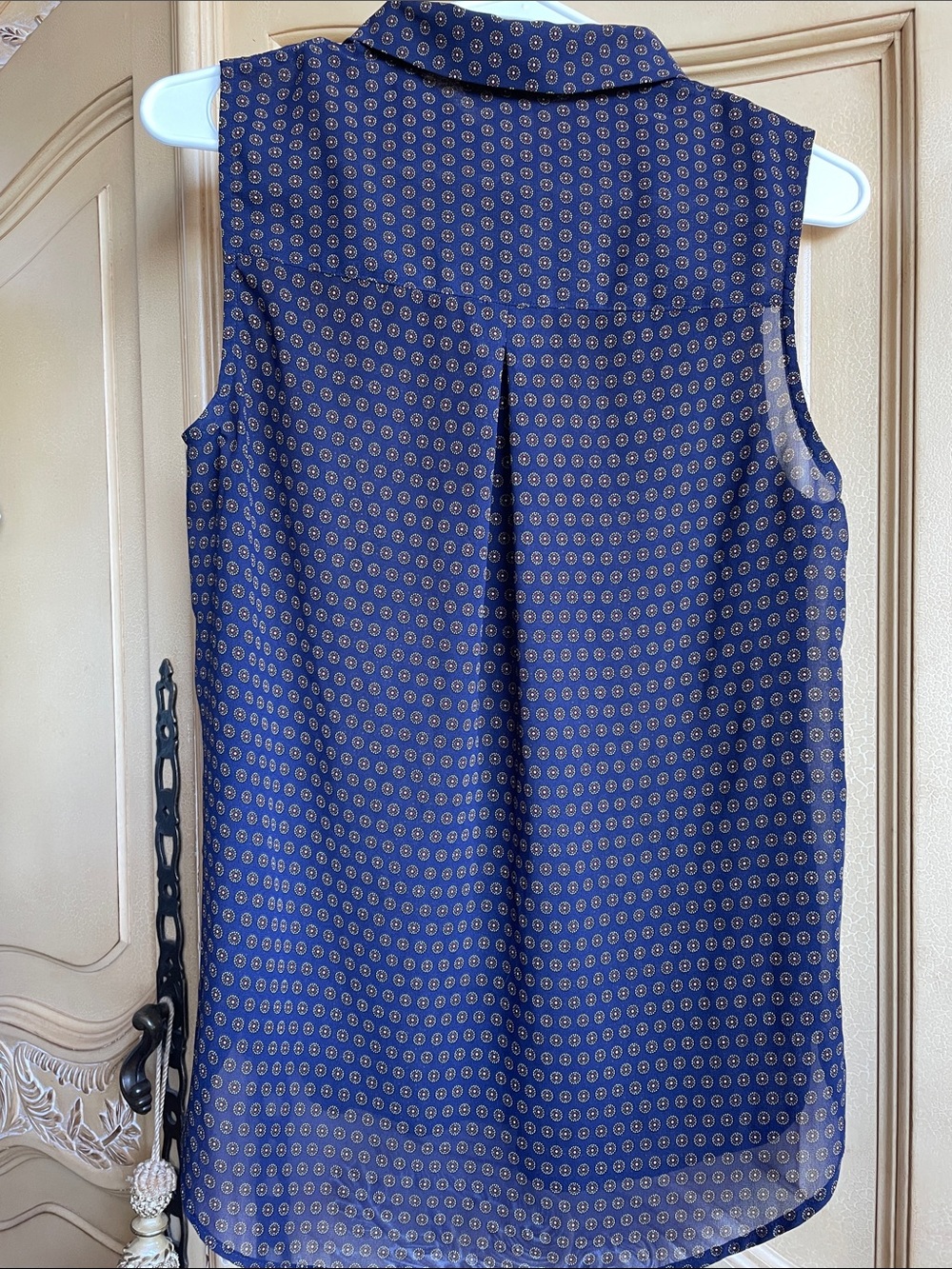 H&M Navy Sleeveless Button-Front Blouse with Micro Print - Picture 4 of 4